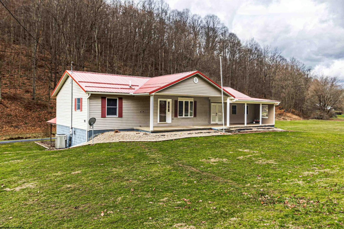 3610 CROSSROADS RD, FAIRVIEW, WV 26570, photo 1 of 26
